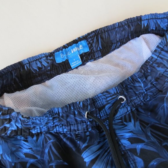 Multi Blue Black Tropical Men's Swim Trunks, Size 30. - Picture 3 of 3